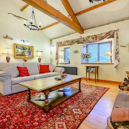 4 Bed In Sz180 *