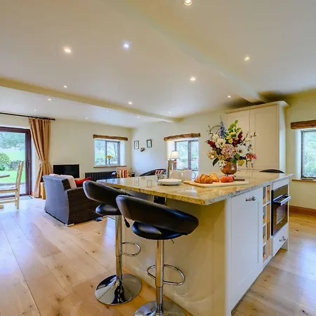 4 Bed In Sz180 Nyaraló *